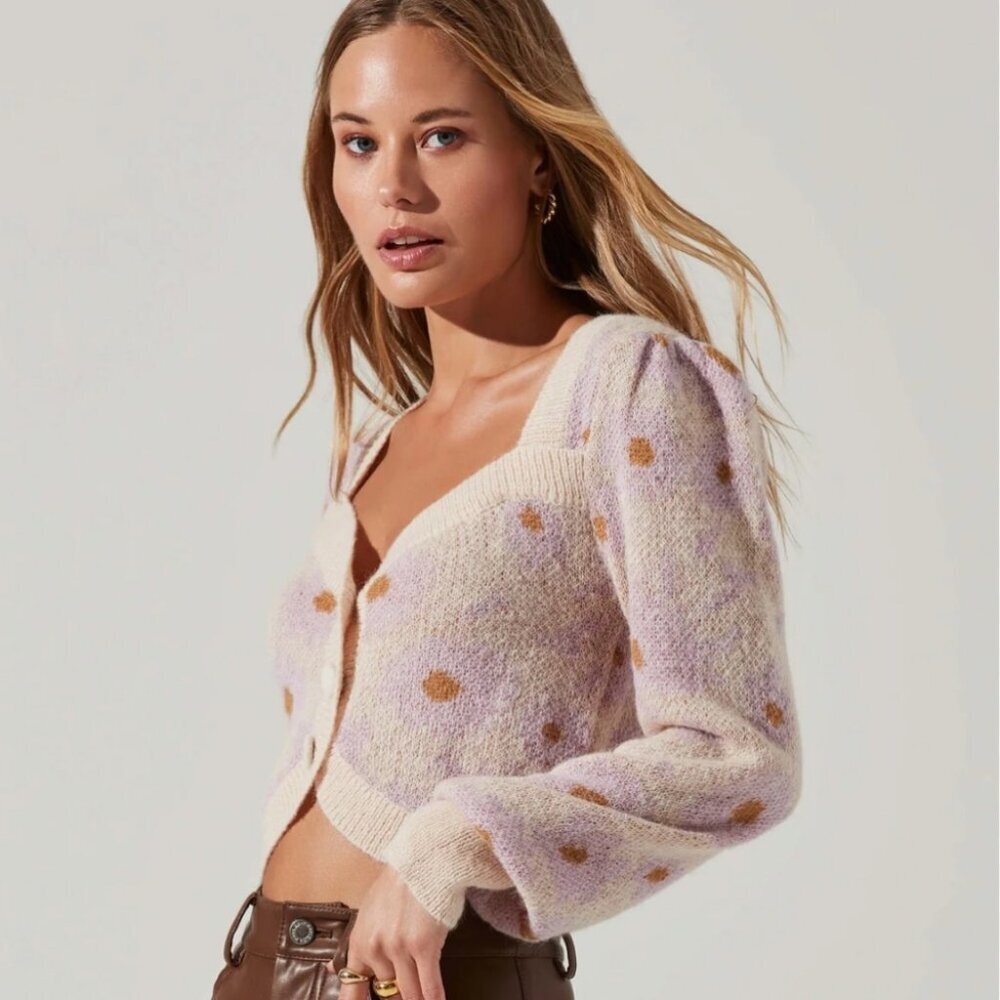 ASTR Knit floral Nwt sweater NWT